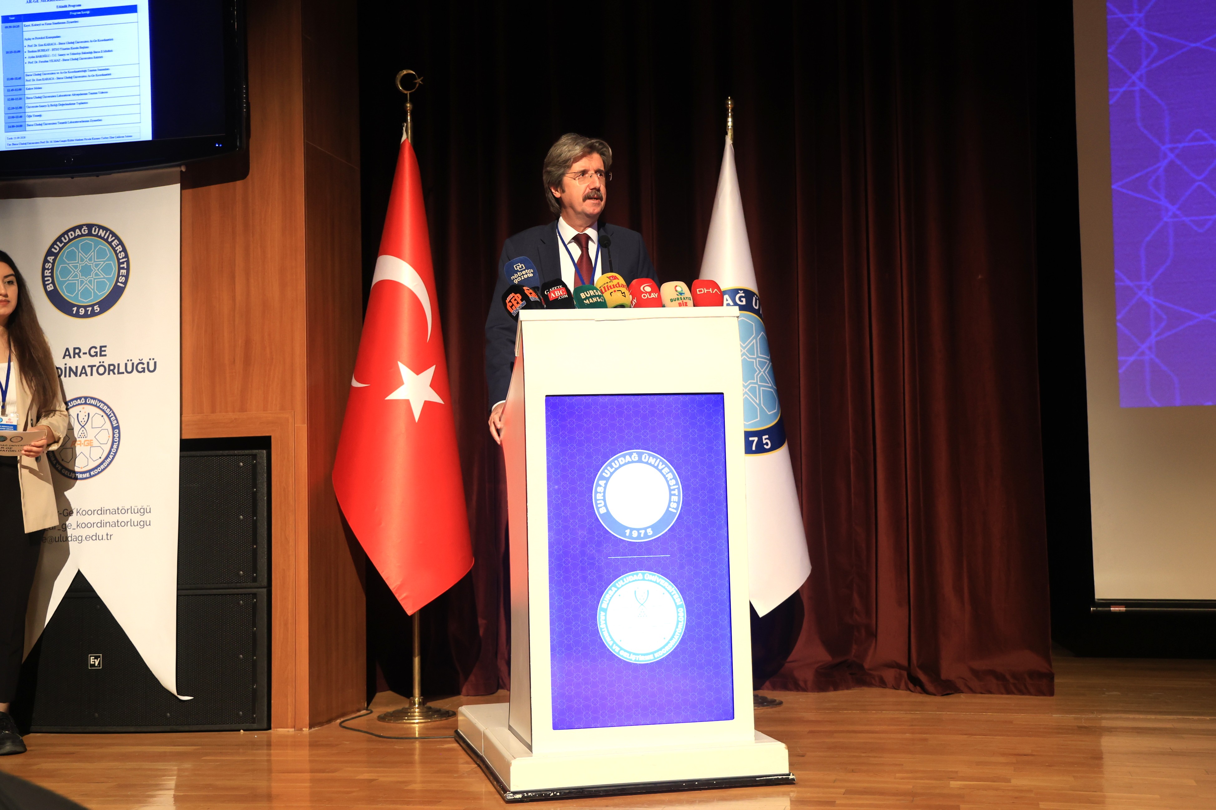 BUÜ’de Ar-Ge ve İnovasyon Zirvesi gerçekleşti